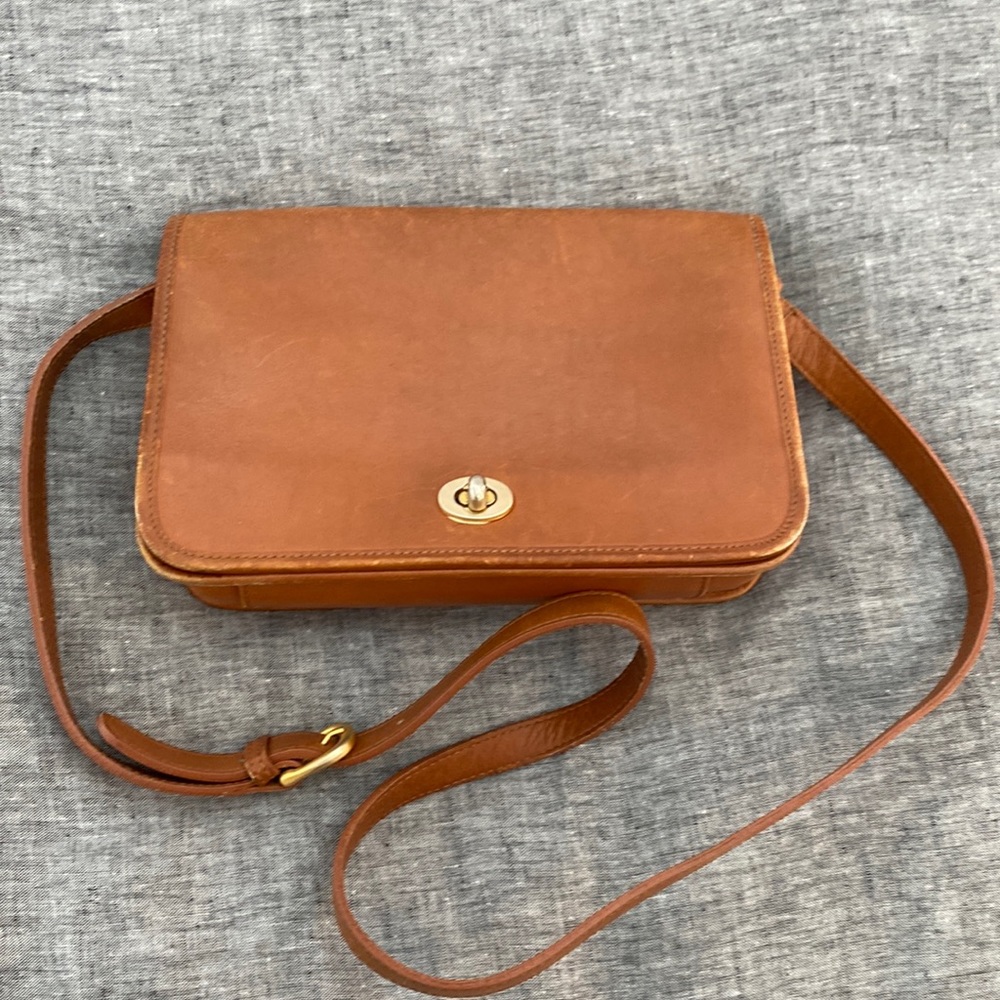 Coach city bag tan leather crossbody vintage